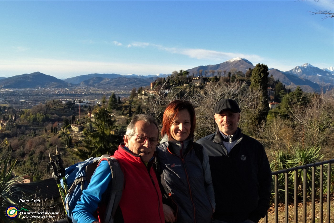 04 Dal Castello di San Viglio vista verso Resegone, Linzone, Monte Bastia, Monte Canto...JPG